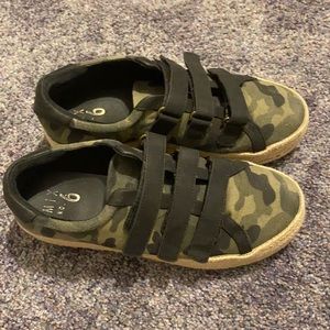 Espadrille Velcro shoe